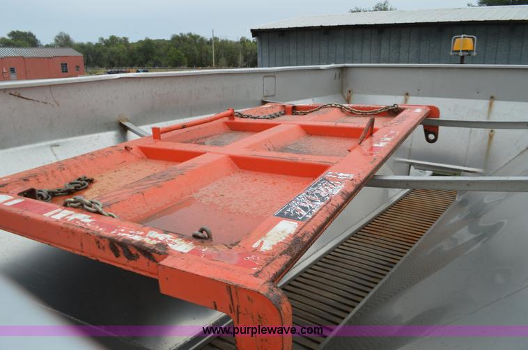 image for item L6390 1999 International 4900 dump truck