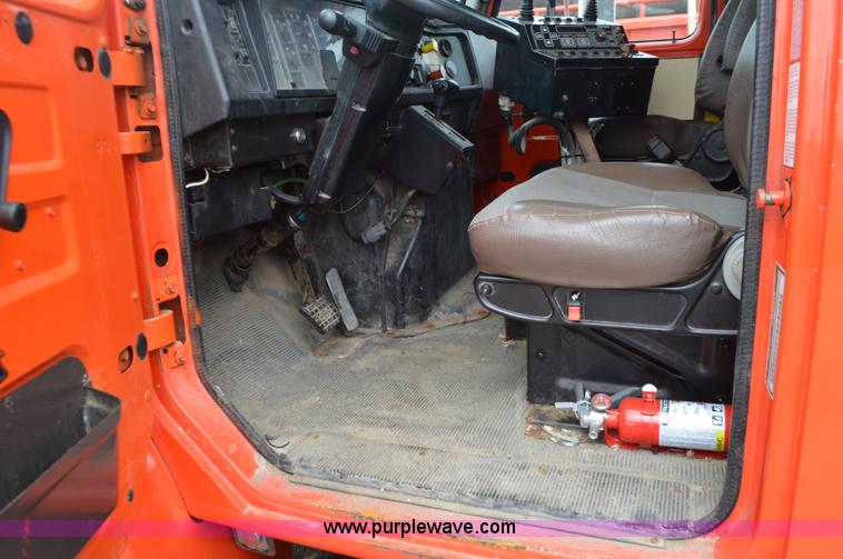 image for item L6390 1999 International 4900 dump truck