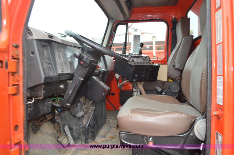 image for item L6390 1999 International 4900 dump truck