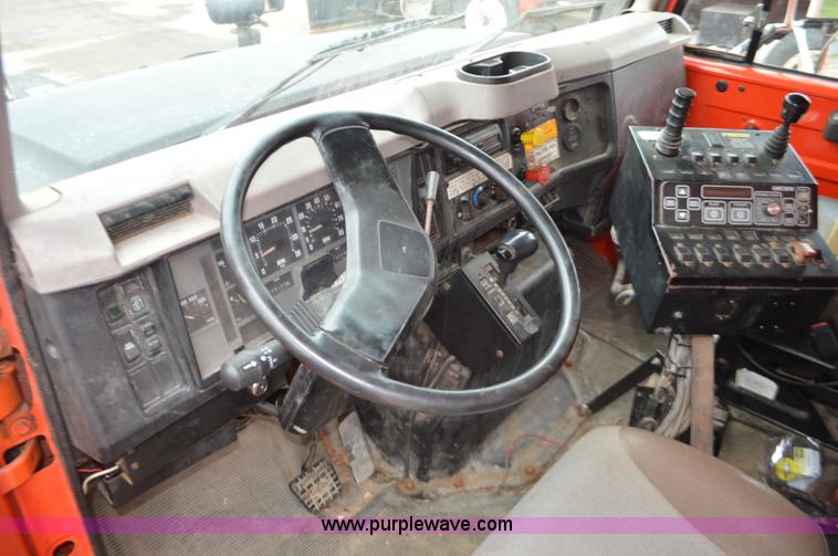 image for item L6390 1999 International 4900 dump truck