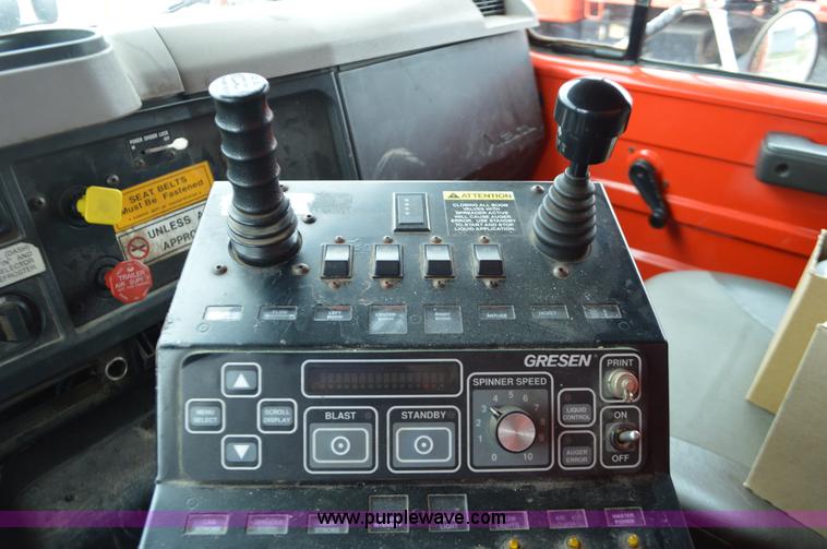 image for item L6390 1999 International 4900 dump truck