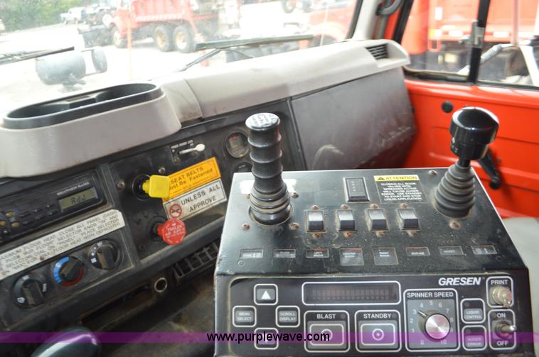 image for item L6390 1999 International 4900 dump truck