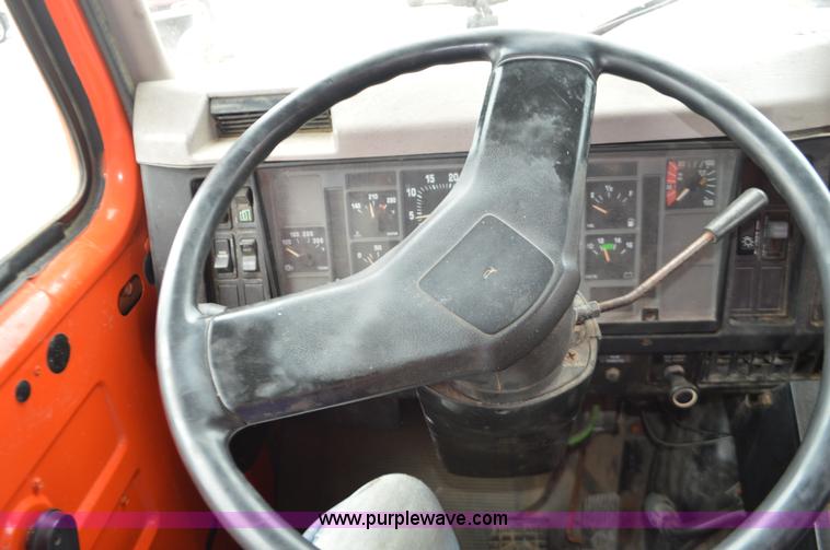 image for item L6390 1999 International 4900 dump truck