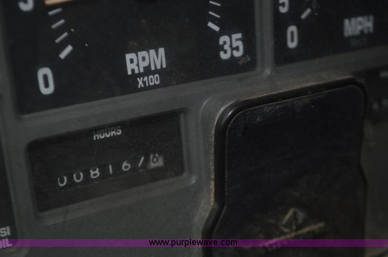 image for item L6390 1999 International 4900 dump truck