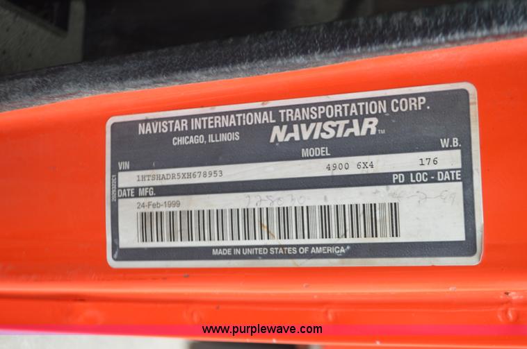 image for item L6390 1999 International 4900 dump truck