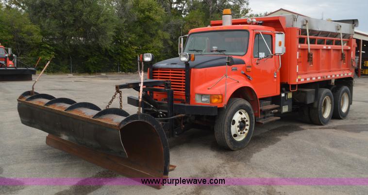 image for item L6391 1999 International 4900 dump truck