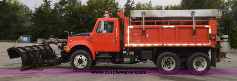 image for item L6391 1999 International 4900 dump truck