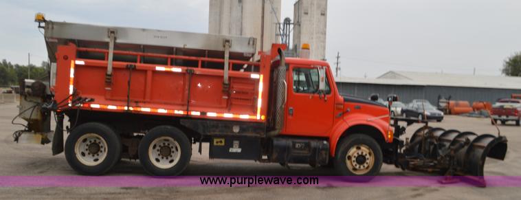 image for item L6391 1999 International 4900 dump truck