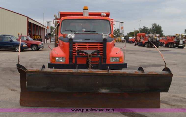 image for item L6391 1999 International 4900 dump truck