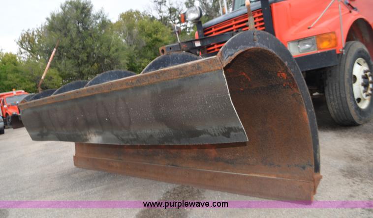 image for item L6391 1999 International 4900 dump truck