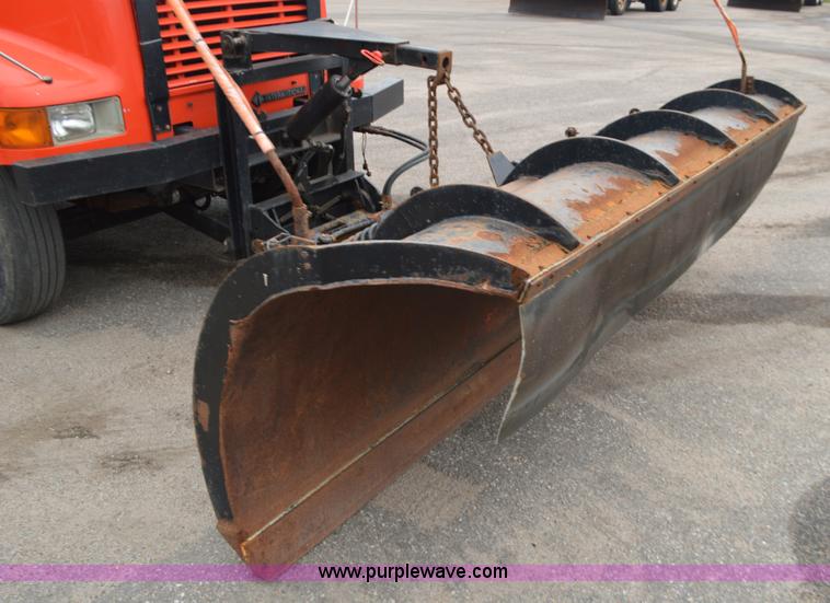 image for item L6391 1999 International 4900 dump truck