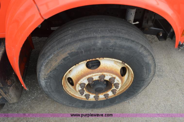 image for item L6391 1999 International 4900 dump truck