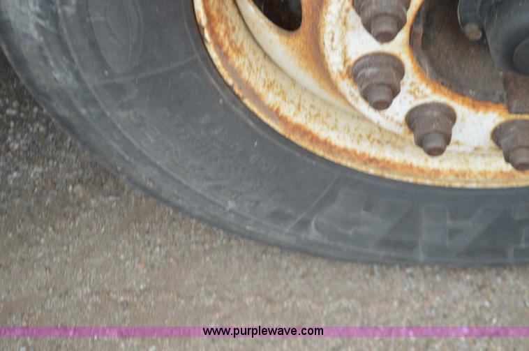 image for item L6391 1999 International 4900 dump truck