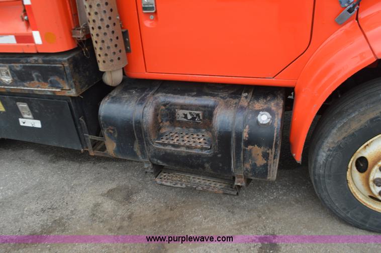 image for item L6391 1999 International 4900 dump truck