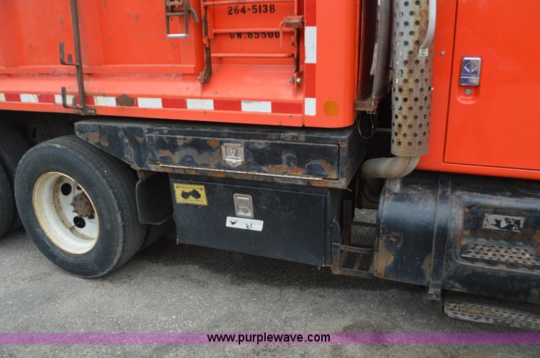 image for item L6391 1999 International 4900 dump truck