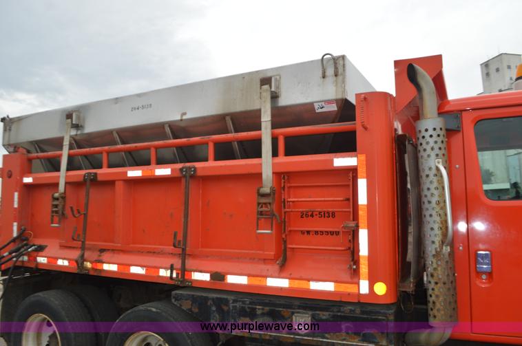 image for item L6391 1999 International 4900 dump truck