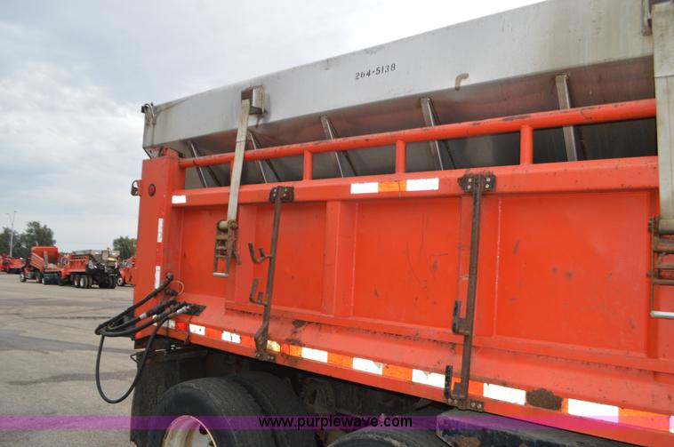 image for item L6391 1999 International 4900 dump truck