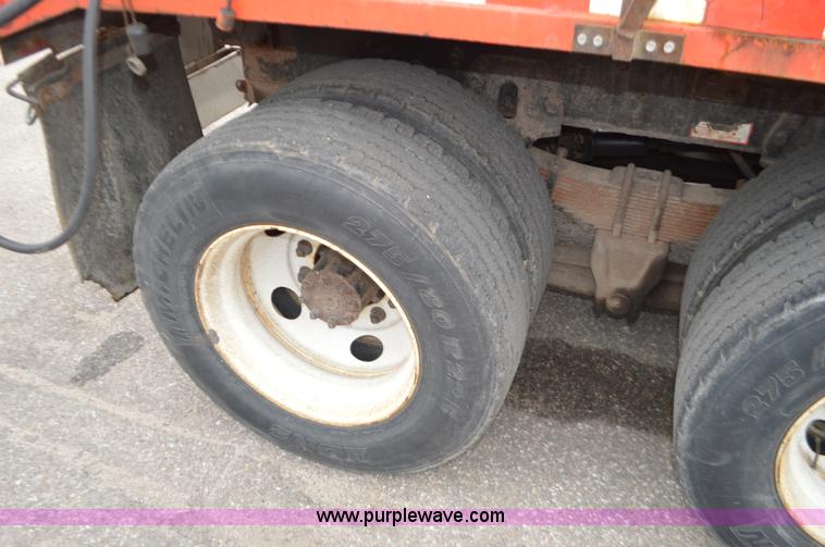 image for item L6391 1999 International 4900 dump truck