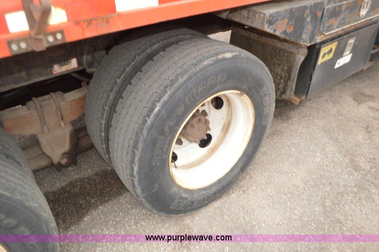 image for item L6391 1999 International 4900 dump truck