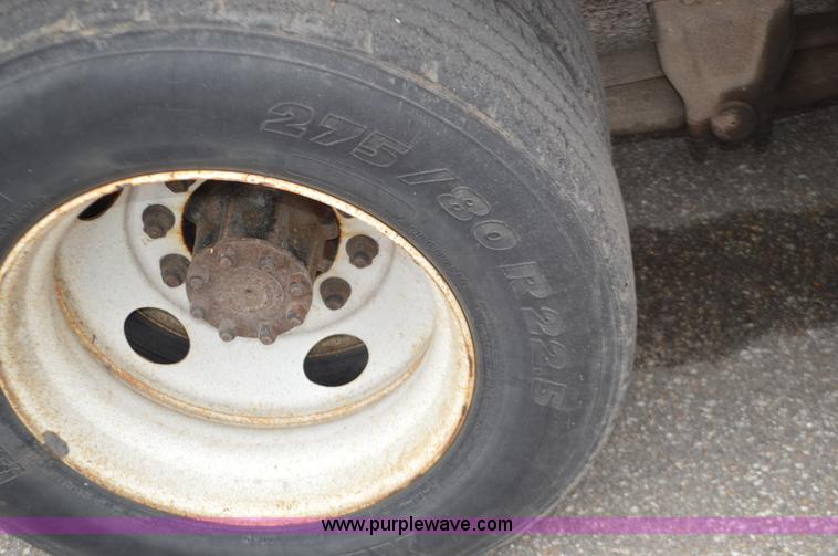 image for item L6391 1999 International 4900 dump truck