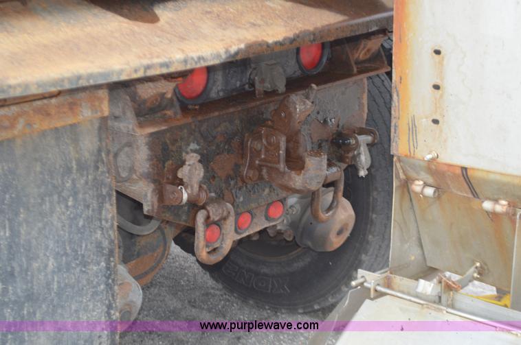 image for item L6391 1999 International 4900 dump truck