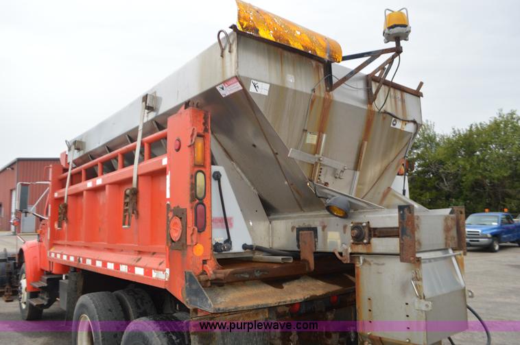 image for item L6391 1999 International 4900 dump truck