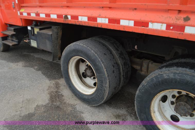 image for item L6391 1999 International 4900 dump truck