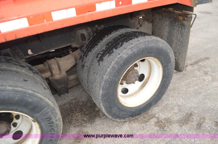 image for item L6391 1999 International 4900 dump truck