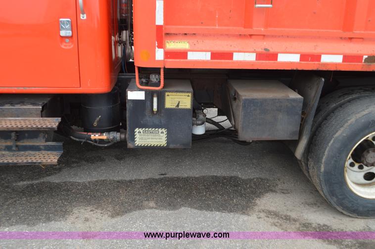 image for item L6391 1999 International 4900 dump truck