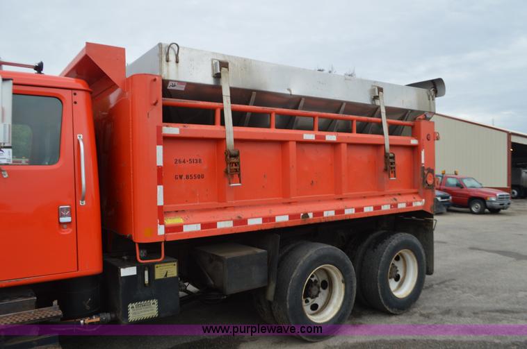 image for item L6391 1999 International 4900 dump truck