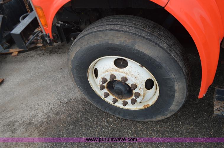 image for item L6391 1999 International 4900 dump truck