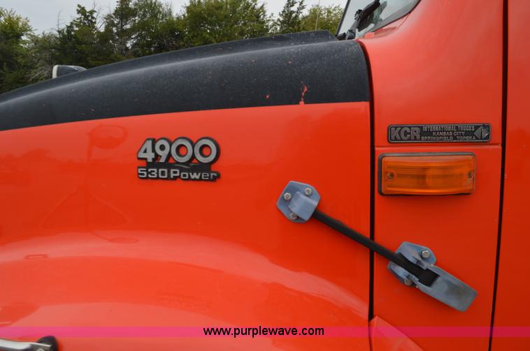 image for item L6391 1999 International 4900 dump truck