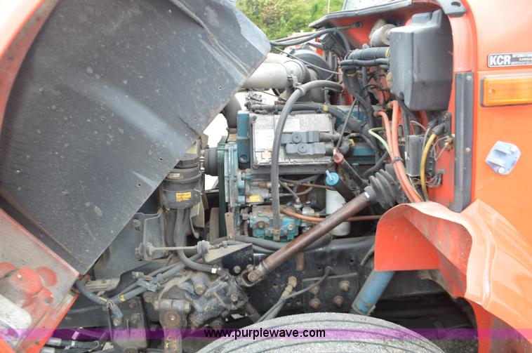 image for item L6391 1999 International 4900 dump truck