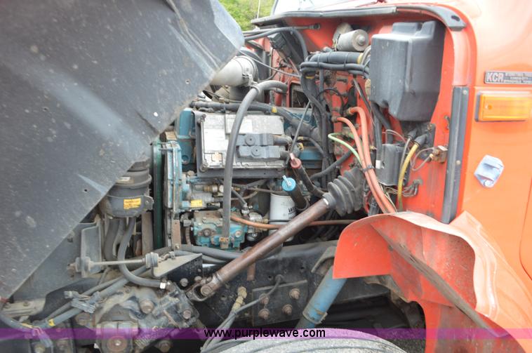 image for item L6391 1999 International 4900 dump truck