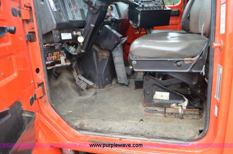 image for item L6391 1999 International 4900 dump truck