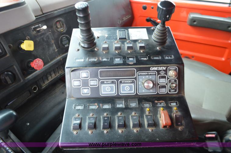 image for item L6391 1999 International 4900 dump truck