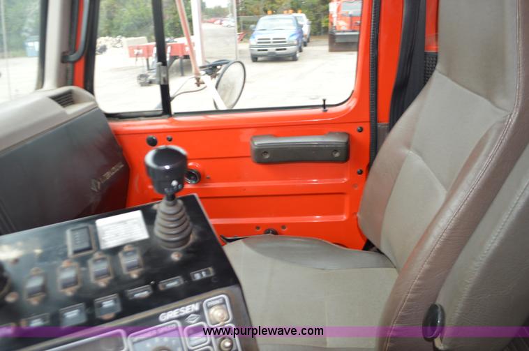 image for item L6391 1999 International 4900 dump truck