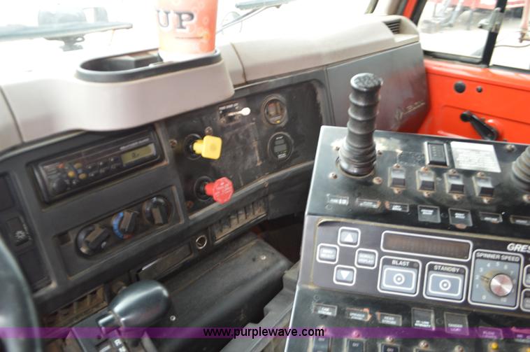 image for item L6391 1999 International 4900 dump truck