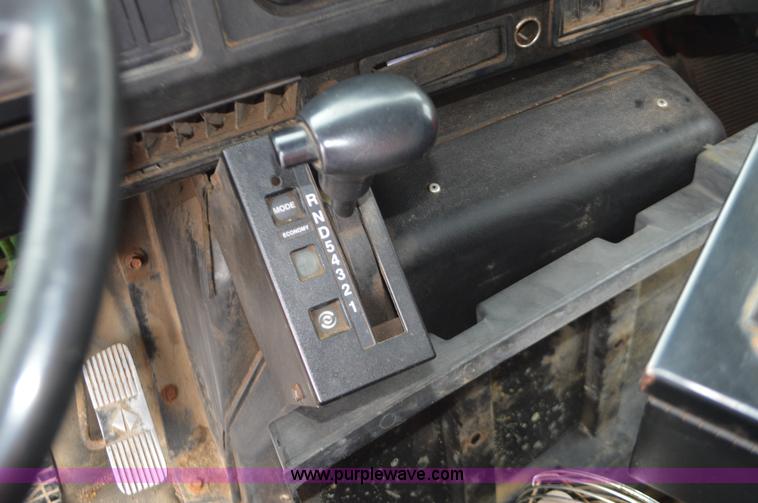 image for item L6391 1999 International 4900 dump truck