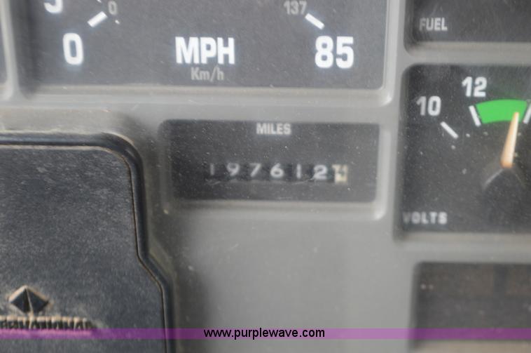 image for item L6391 1999 International 4900 dump truck