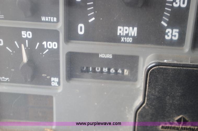 image for item L6391 1999 International 4900 dump truck