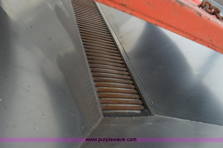 image for item L6391 1999 International 4900 dump truck