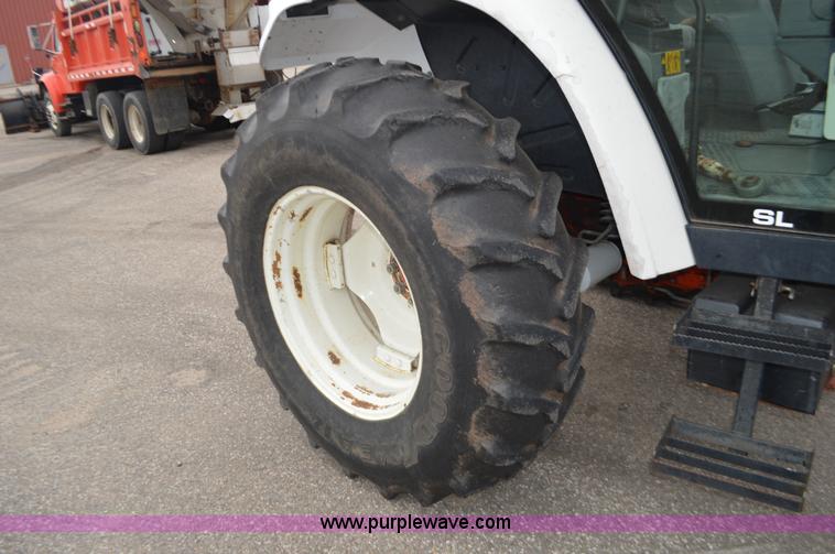 image for item L6392 1997 Ford New Holland 6640SL tractor