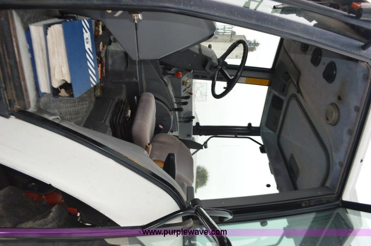 image for item L6392 1997 Ford New Holland 6640SL tractor