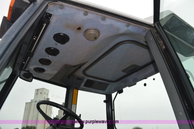 image for item L6392 1997 Ford New Holland 6640SL tractor