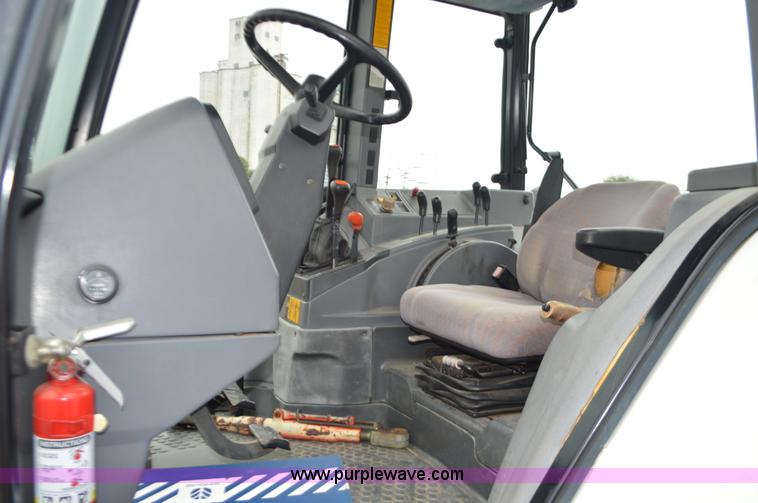 image for item L6392 1997 Ford New Holland 6640SL tractor