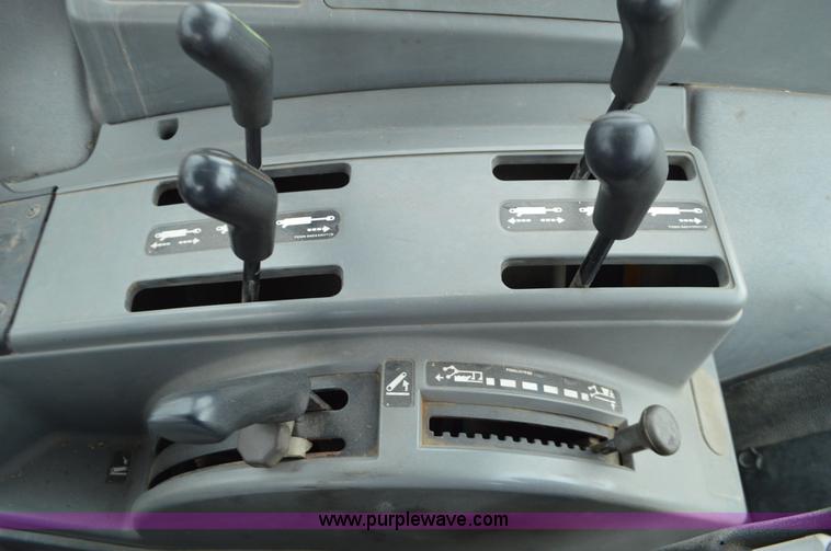 image for item L6392 1997 Ford New Holland 6640SL tractor