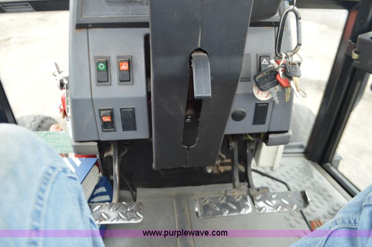 image for item L6392 1997 Ford New Holland 6640SL tractor