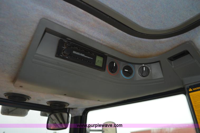 image for item L6392 1997 Ford New Holland 6640SL tractor