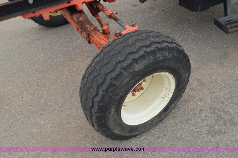 image for item L6393 1997 Ford New Holland 6640SL tractor